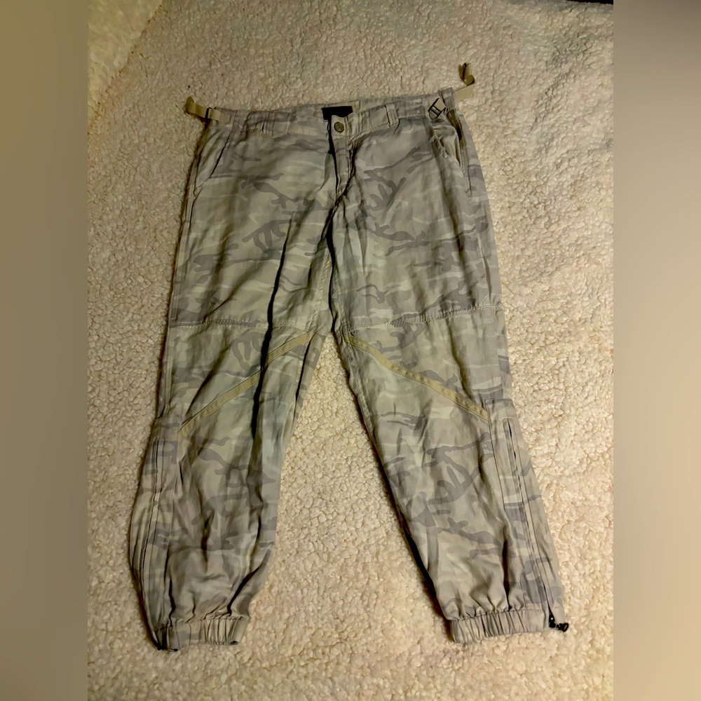 XOXO Pale CAMO Capris